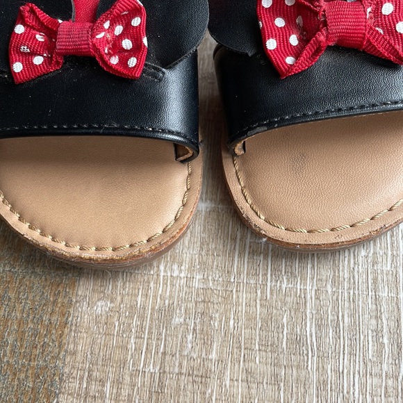 Minnie Mouse sweater and sandal bundle - Picture 11 of 12